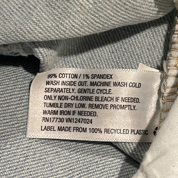 NWT Wild Fable Women’s Super High Rise Mom Light Wash Jeans - Picture 7 of 7